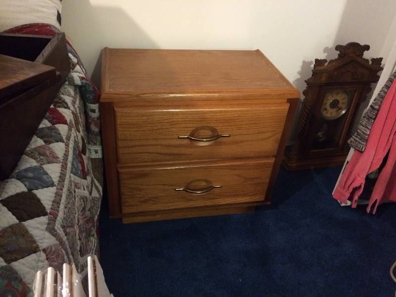 lot 29 image: Oak Night Stand or End Table