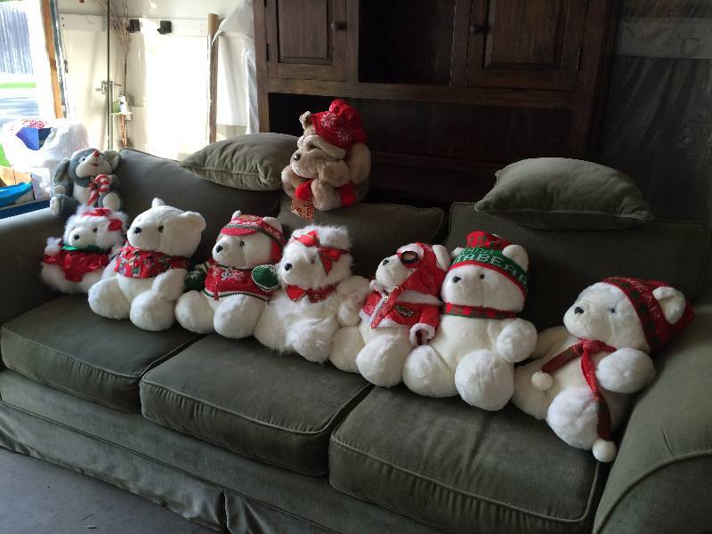 lot 124 image: Seven Collector Santa Bears Plus Two Additional Collector Bears