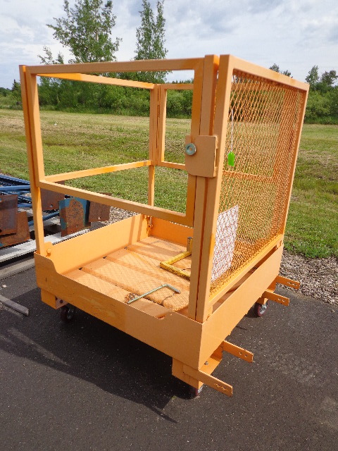 lot 2 image: Forklift safety cage