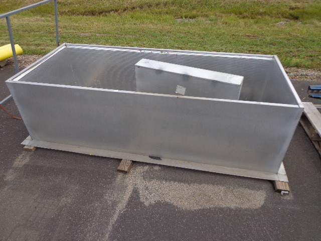 lot 7 image: Sheetmetal box