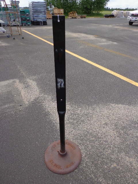 lot 8 image: Sign Stand