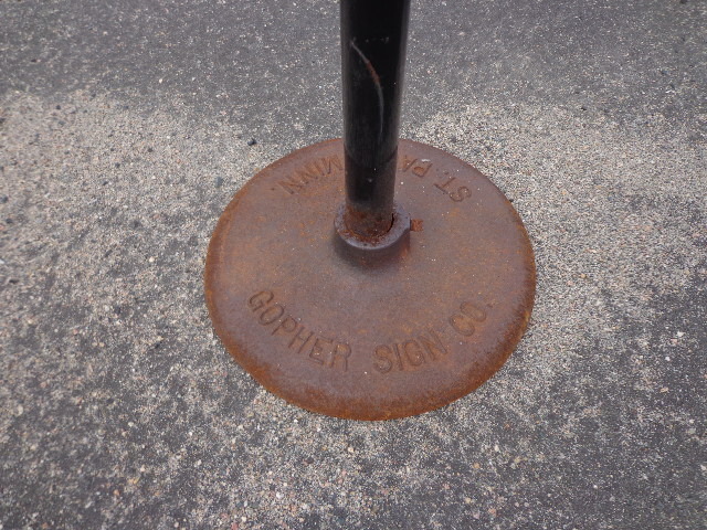 lot 11 image: Sign Stand