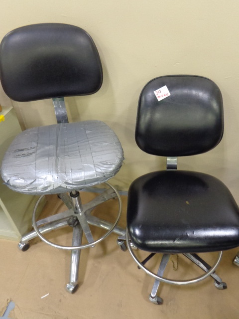 lot 30 image: Group of 5 Chairs