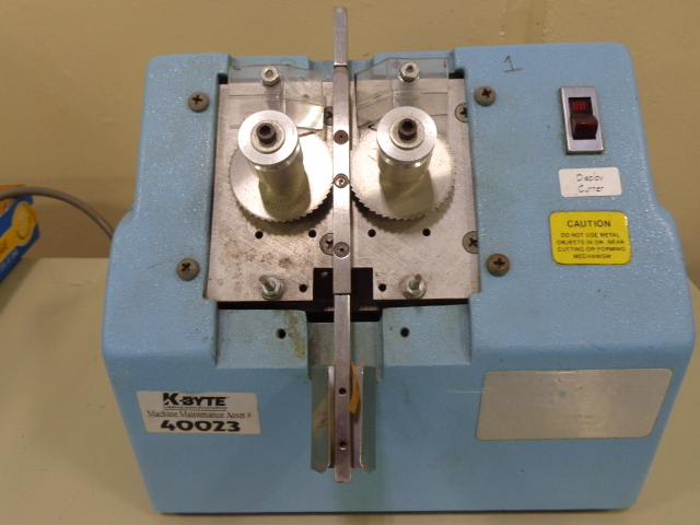 lot 32 image: Display Cutter