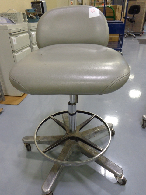 lot 37 image: Shop Chair