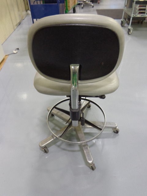 lot 38 image: Shop Chair