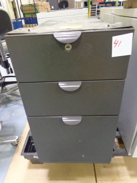 lot 41 image: Dark 3 Drawer Filing Cabinet