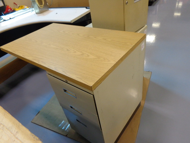lot 69 image: 3 Drawer Desk Section