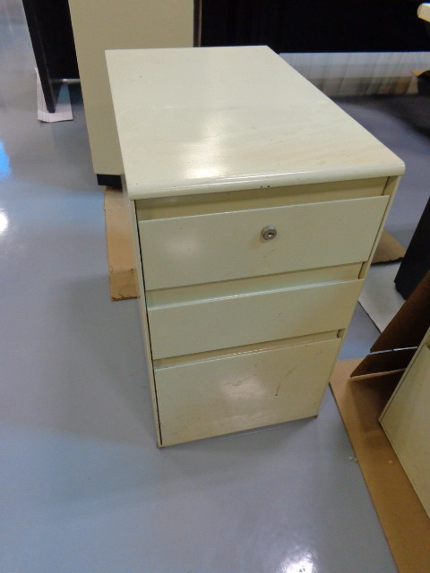 lot 70 image: 3 Drawer Cabinet Lockable