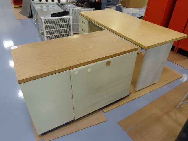 lot 159 image: Corner desk