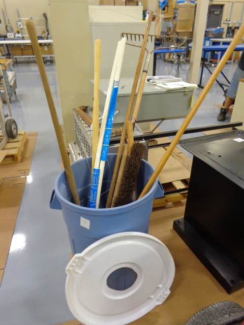 lot 178 image: Garbage can  and yard tools