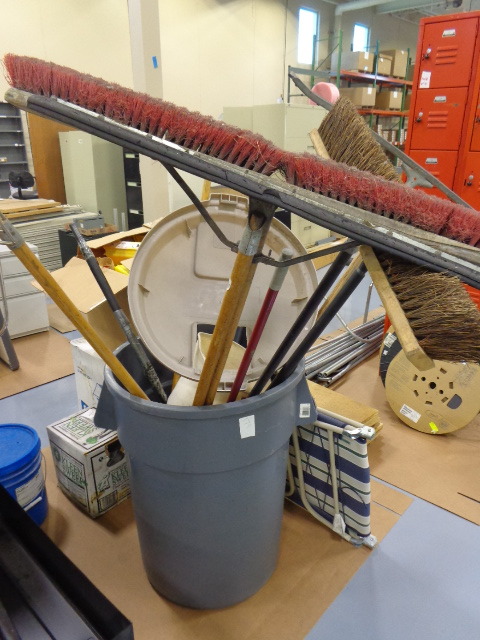 lot 179 image: garbage can and yard tools