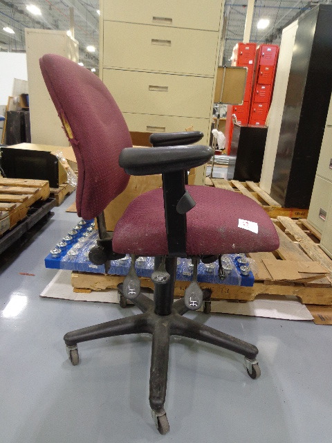 lot 92 image: Office chair