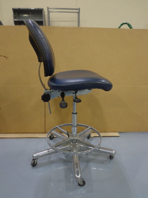 lot 99 image: office chair