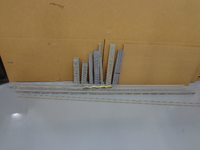 lot 105 image: Wire organizer