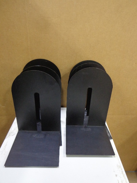 lot 120 image: Book ends