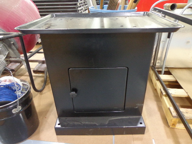 lot 138 image: Black cabinet