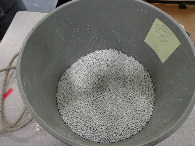 lot 142 image: Abrasive ceramic tumbler media
