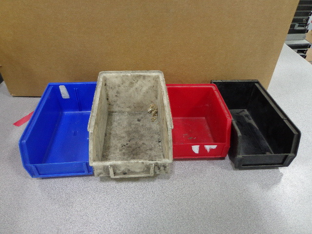 lot 147 image: Plastic storage containers