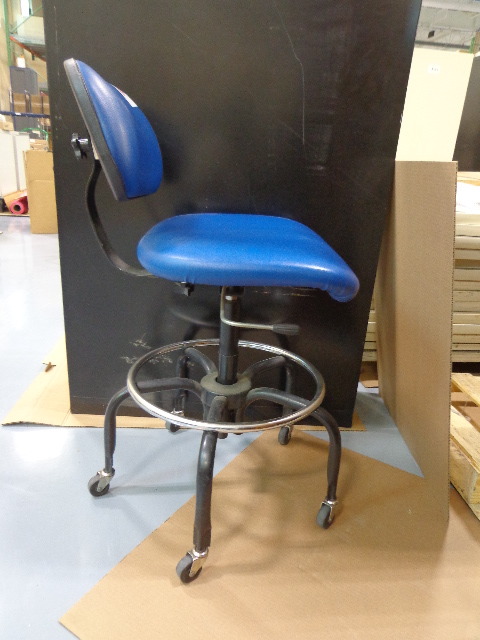 lot 84 image: Shop Chair