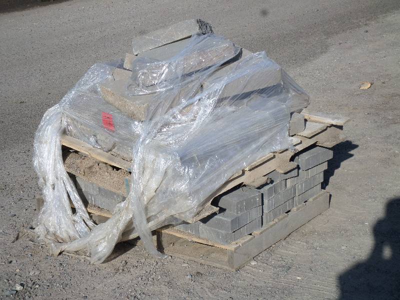 (2) Pallets Of Landscape Block (1)...