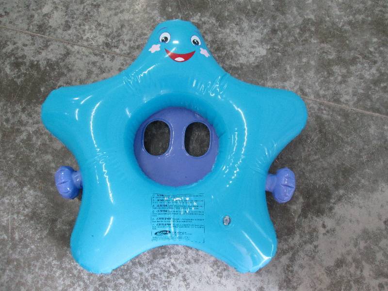 lot 14 image: Kids led seat support inflatable in...