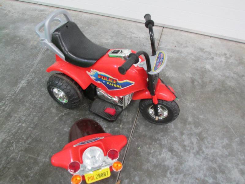 lot 23 image: Police Patrol battery operated toy ...