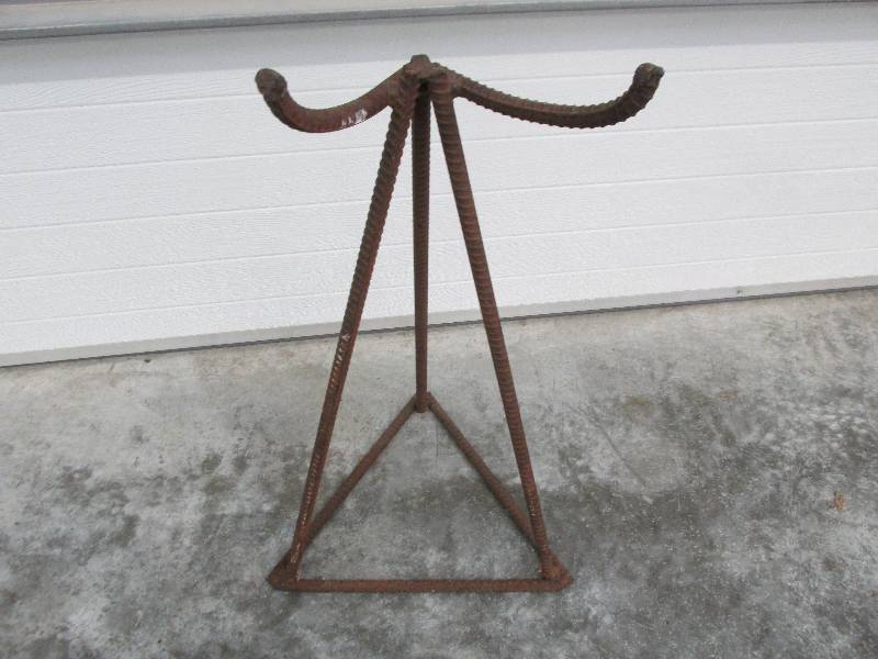 lot 43 image: Welded metal stand 2 feet tall...