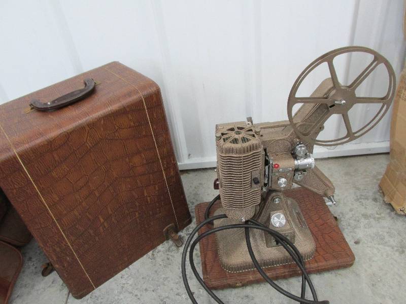 lot 49 image: Vintage Keystone Commander deluxe m...