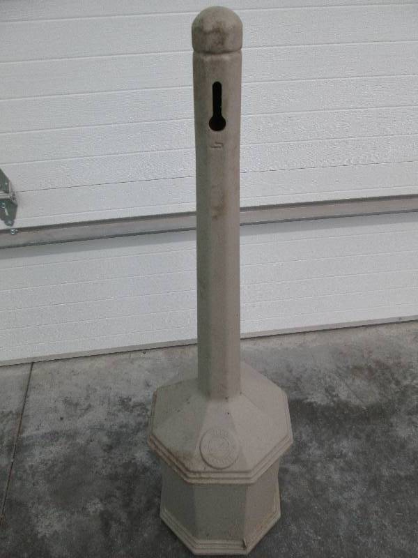 lot 53 image: Site Saver smoking butt container...