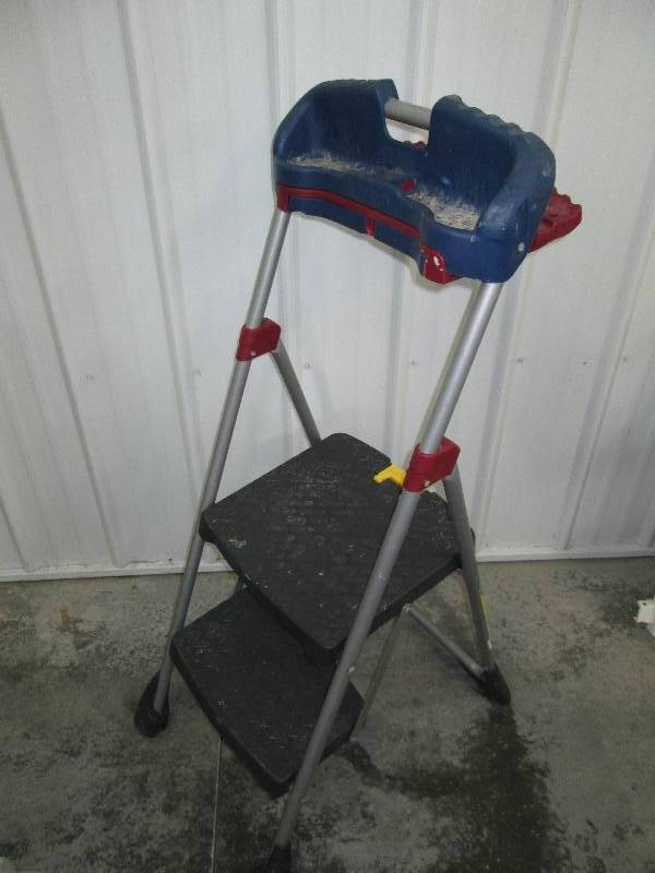 lot 59 image: Cosco folding ladder with paint can...
