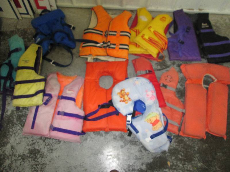 lot 64 image: Lot of assorted size and style life...