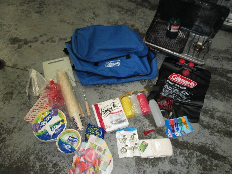 lot 72 image: Coleman duffle bag with propane sto...
