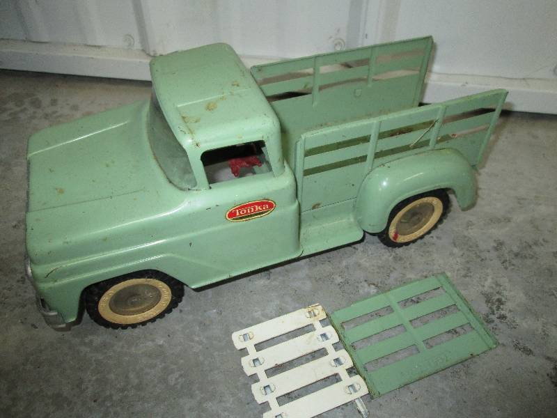 lot 84 image: Vintage Tonka Truck...
