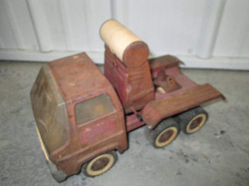 lot 85 image: Vintage Tonka Truck...