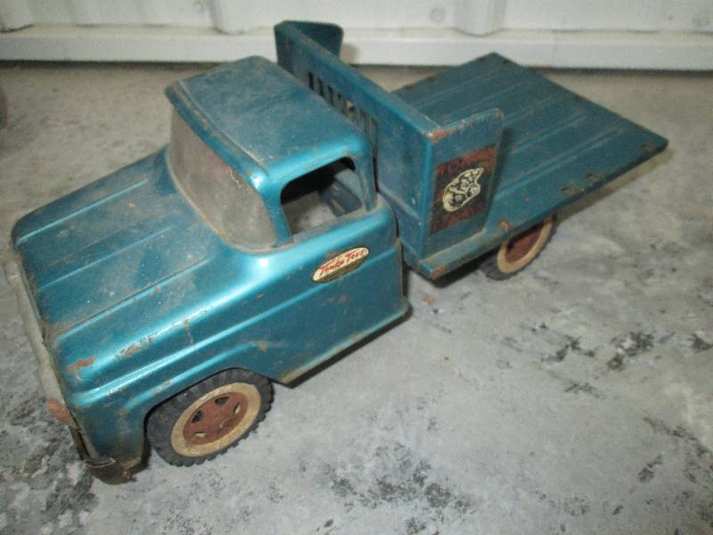lot 86 image: Vintage Tonka Truck...