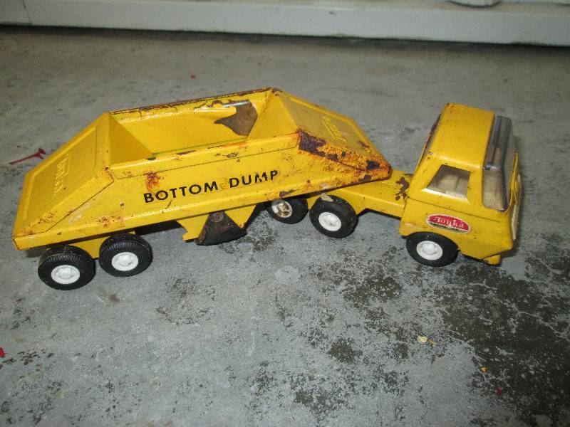lot 93 image: Vintage Tonka Truck...