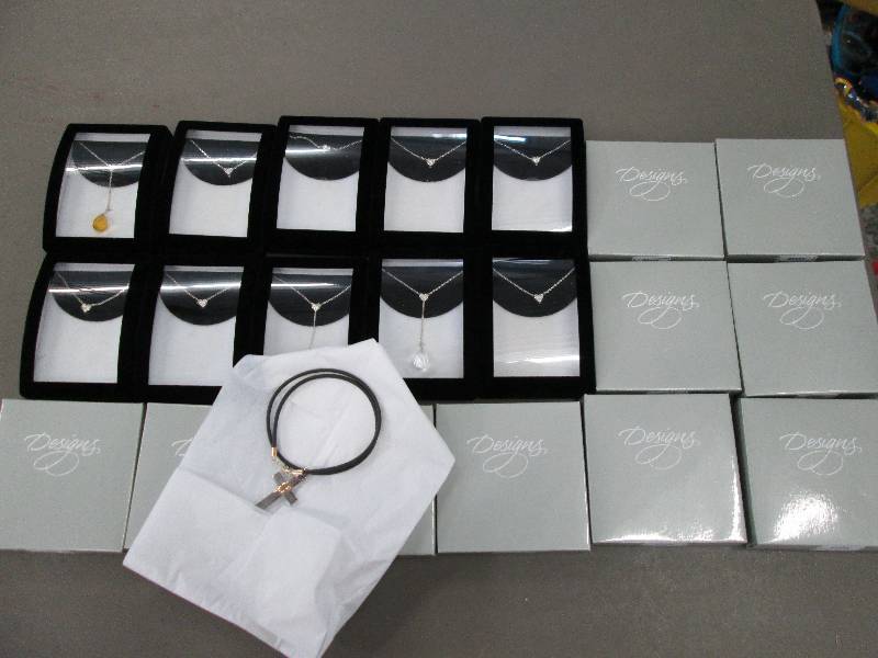 lot 112 image: Resale opportunity, 10 cross neckla...