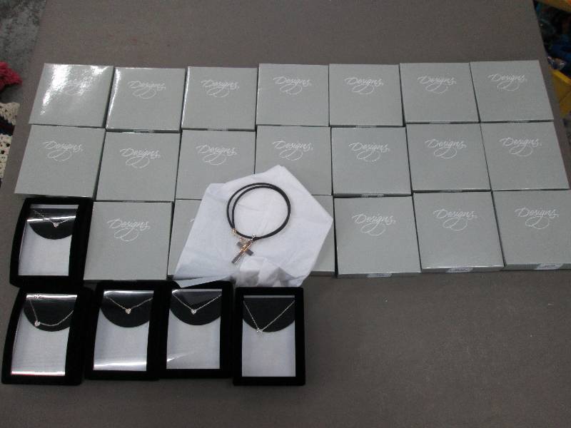 lot 115 image: 20 cross necklaces, great for resal...