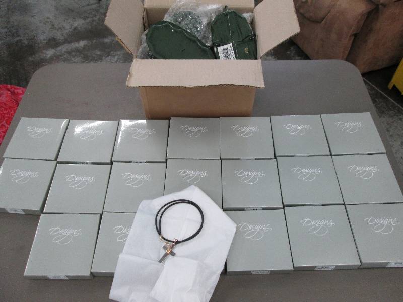 lot 116 image: 20 cross necklaces plus a case of 1...