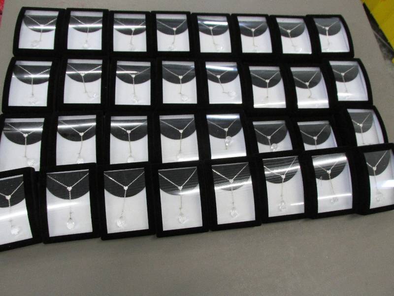 lot 122 image: lot of 32 chain necklaces, great fo...