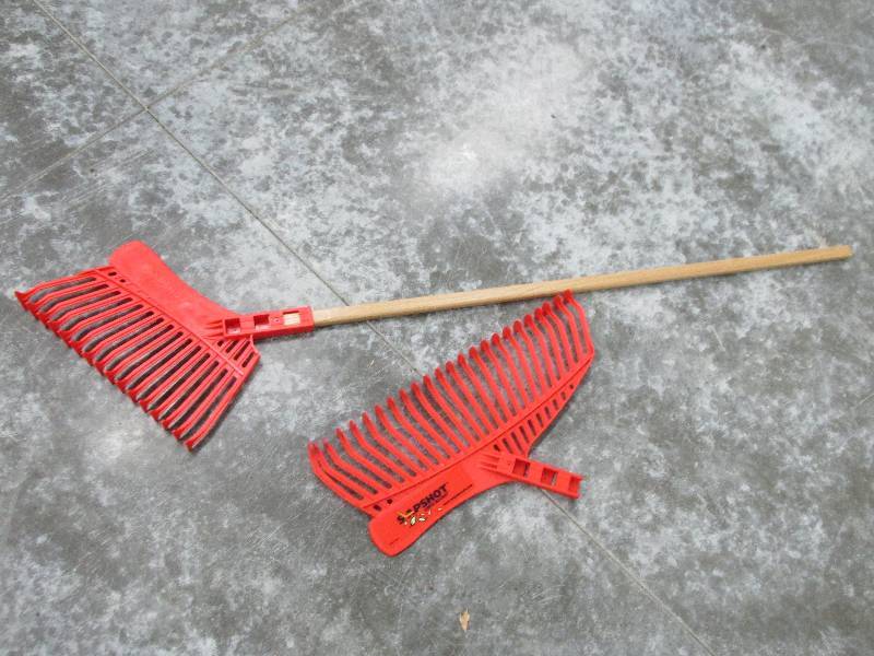 lot 201 image: Slapshot lawn hockey rake, new.2 ...