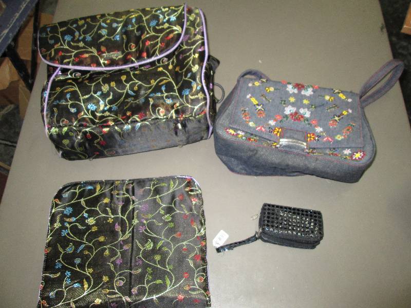lot 213 image: Lot of decorated bags...
