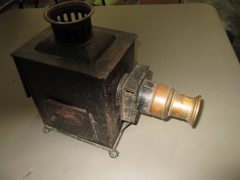 lot 233 image: Antique lens viewer...