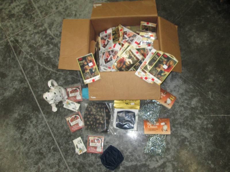 lot 245 image: Large box of 3M Pat It pet hair rem...