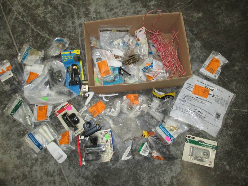 lot 249 image: Lot of assorted knobs, hooks and ha...