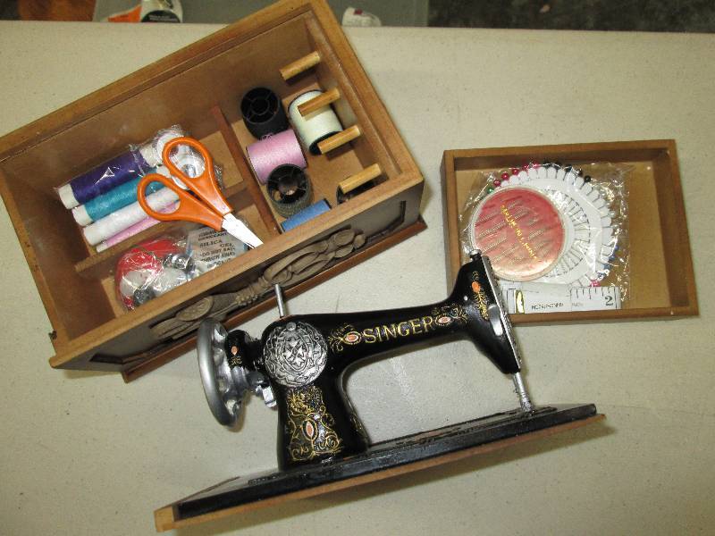 lot 254 image: New Singer sewing machine model top...