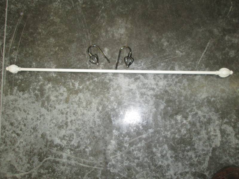 lot 269 image: Curtain rod...