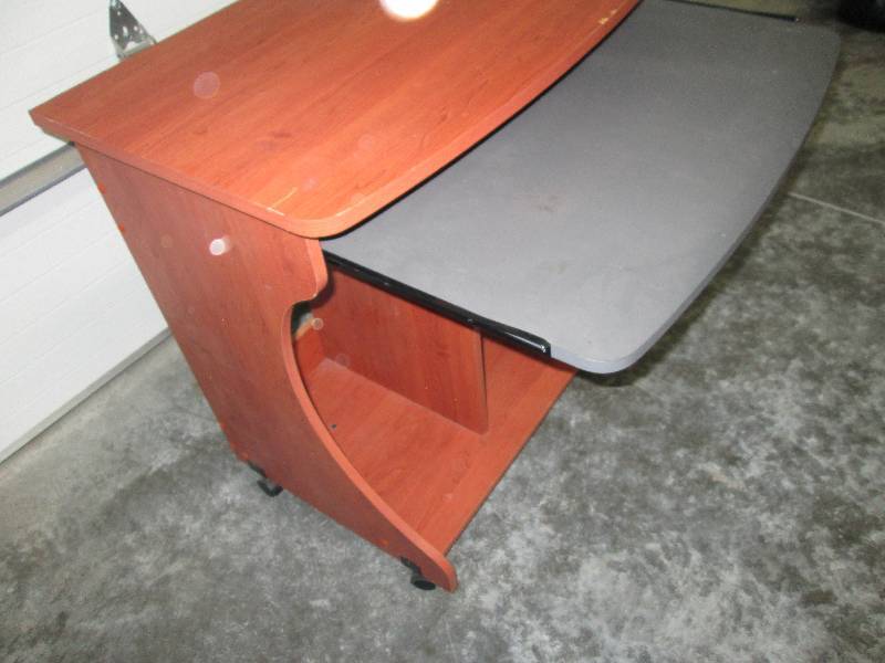 lot 275 image: Computer workstation on caster whee...