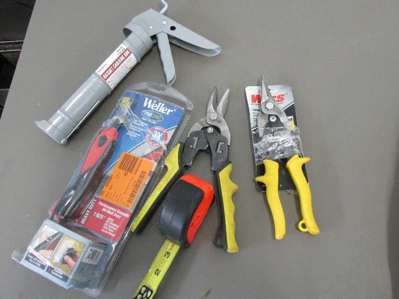 lot 132 image: Lot of assorted store return tools...